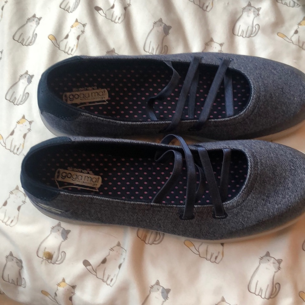 COPY - Like new yoga mat Skechers size 10